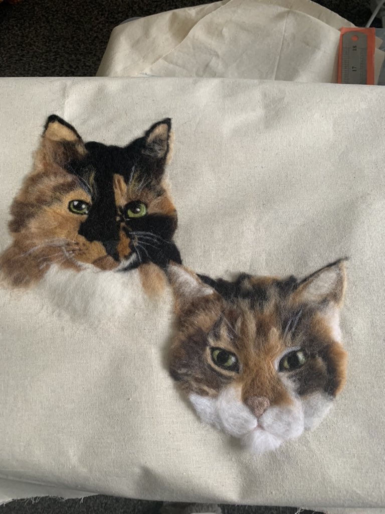 @UkCraftersHour #UKcraftersHour so I finished my cats they were quite tricky but I’m pleased how they turned out!