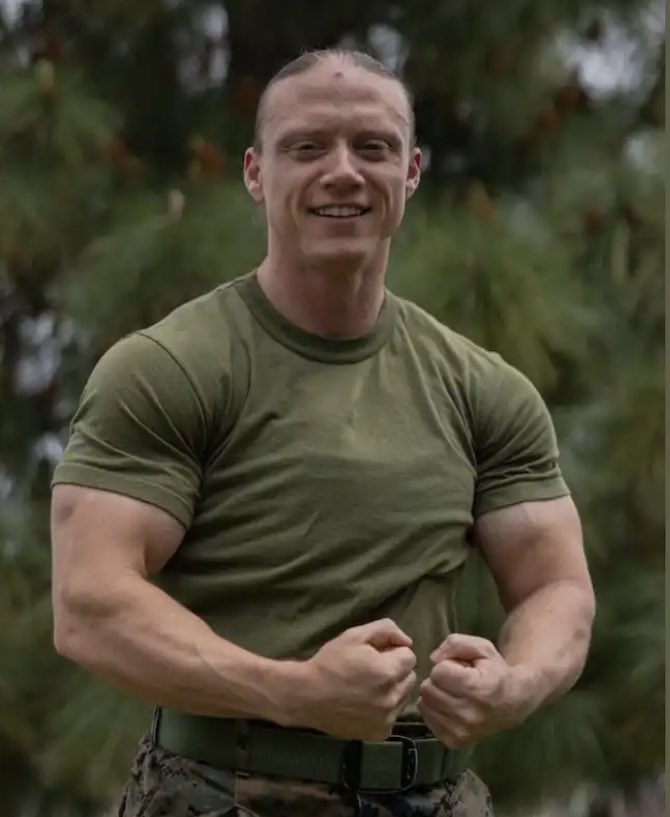 Lets kick Sunday off by recognizing a marine who just broke the strongwomen deadlift record.