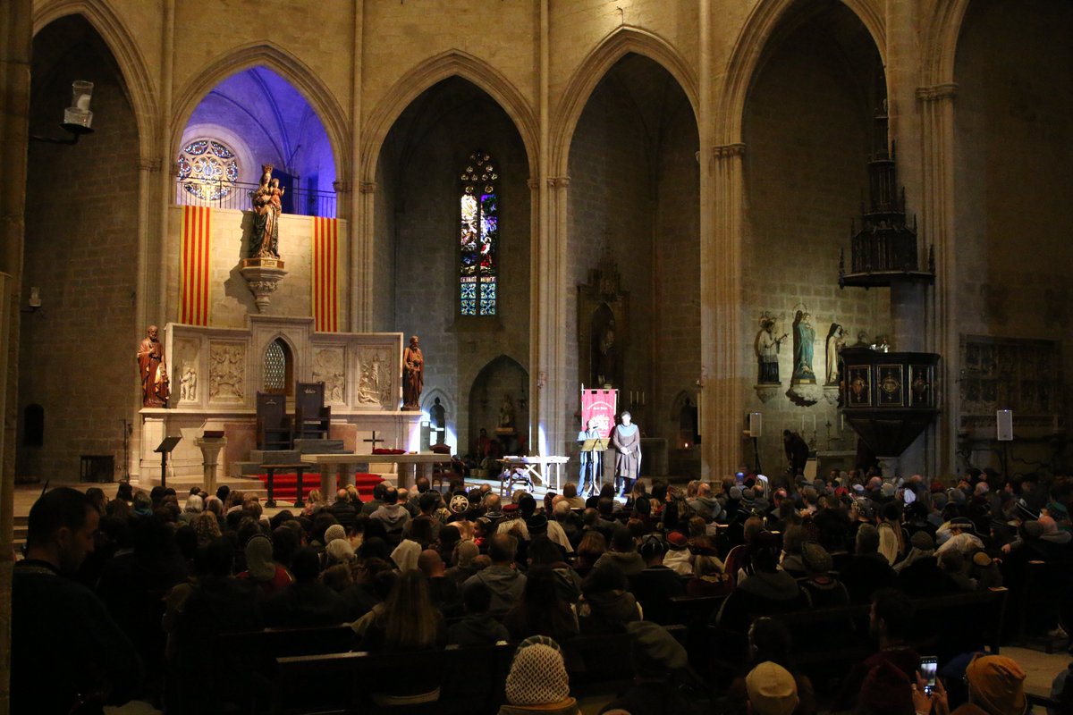 setmanamedieval's tweet photo. 👑 Amb l'acte “Recreació de la coronació del Rei Pere el Cerimoniós, 1336" acomiadem la 37a Setmana Medieval.

🗡️ Enguany Sant Jordi i la princesa han entregat l’espasa d’honor a @IGuttmann 

♥️ Visca la Setmana Medieval de Montblanc i fins a la propera edició! https://t.co/V5J8h9ENyW