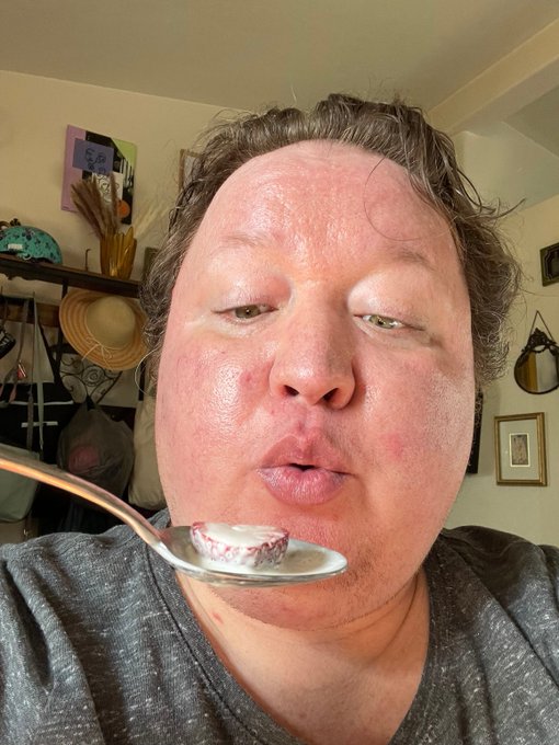 People are so different but at the end of the day aren&rsquo;t  we all just little lads who love berries and<a href="/tag/berriesandcream"class="tags"><span>#berriesandcream</span></a><a href="/tag/littlelad"class="tags"><span>#littlelad</span></a>