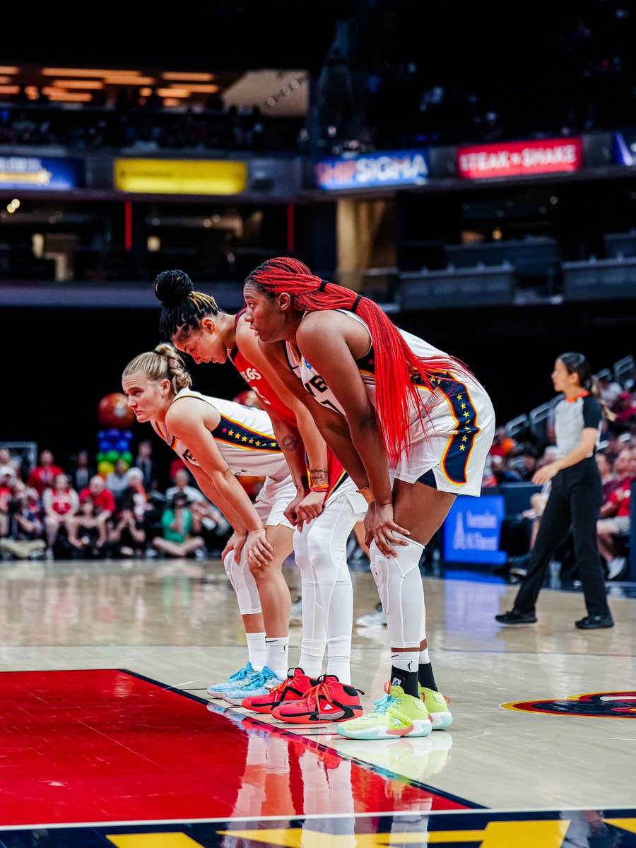 My GOAT🤩 such an incredible career and glad I was able to get the experience of playing against you!! Thank you for being the ultimate role model 🥹@Candace_Parker