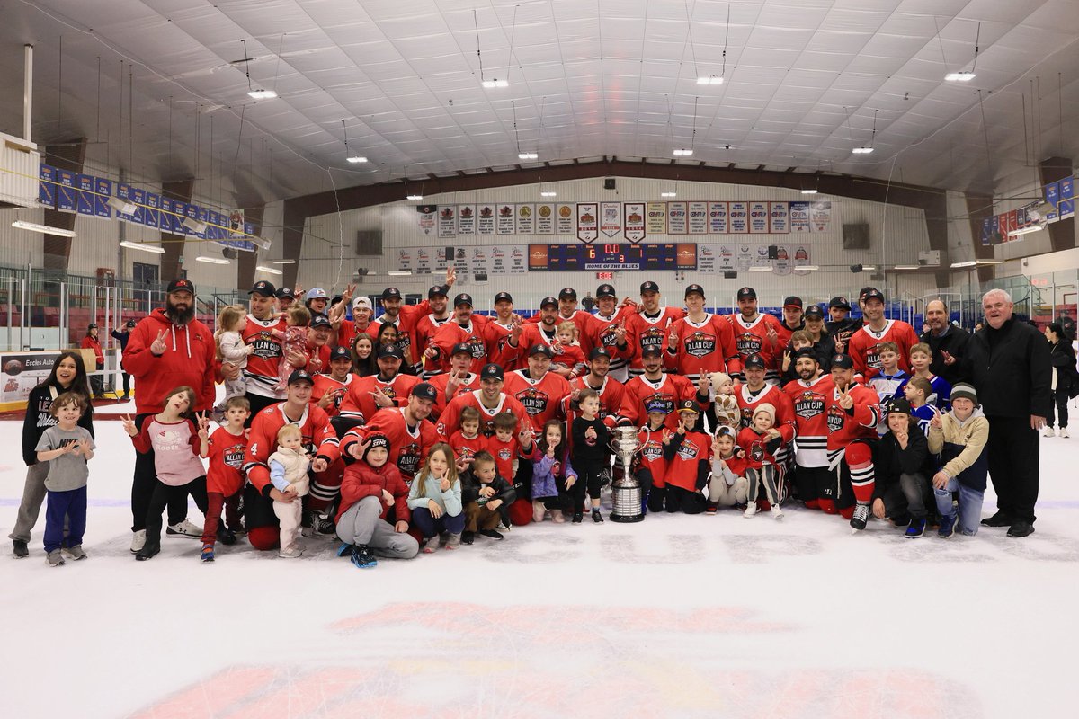 Congrats to Dundas for dusting up a second consecutive #AllanCup championship. The hometown crowd was thrilled and of course your @DundasRealMcCoy players elated 💯