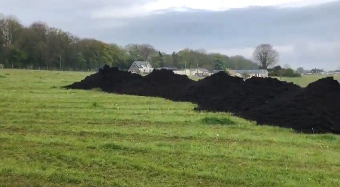 @IoloWilliams2 Meanwhile in N Somerset, Roots Allotments are trucking in 100s of tonnes of municipal waste compost onto a meadowland site known to be populated by nesting skykarks. A deer caught on their fence had to be euthanised. #greenwash #ecocide #Bristol