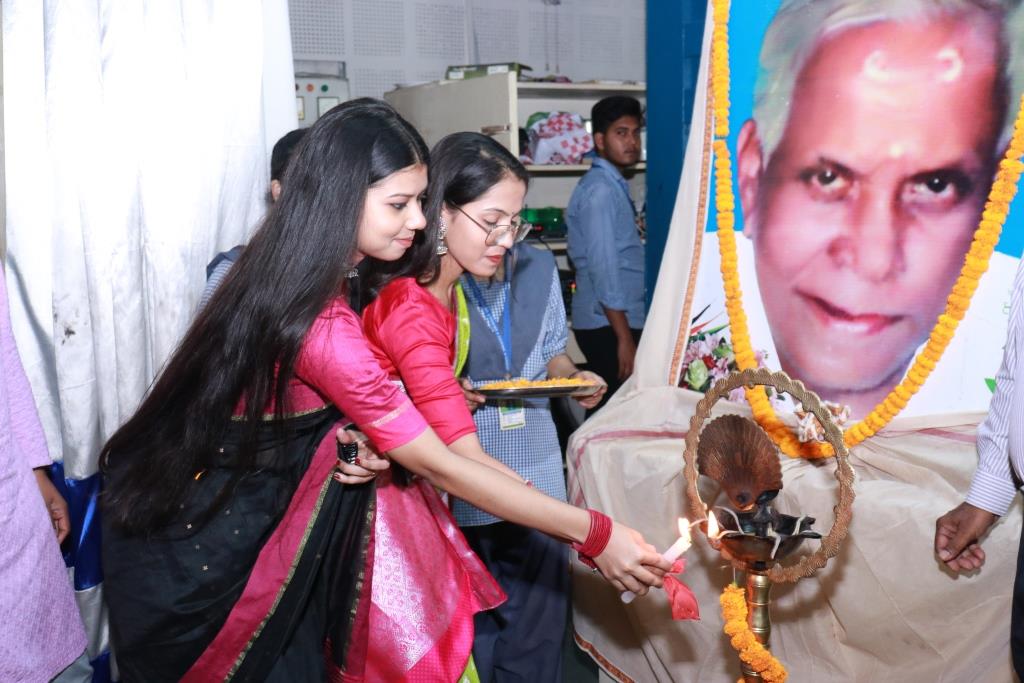 driems_official's tweet image. Farewell echoes of laughter and tears linger from Yaadien Nursing's heartfelt goodbye at Jayashree Auditorium, DRIEMS University. Memories cherished, bonds eternal. #YaadienNursingFarewell #DRIEMSUniversity #MemoriesForever