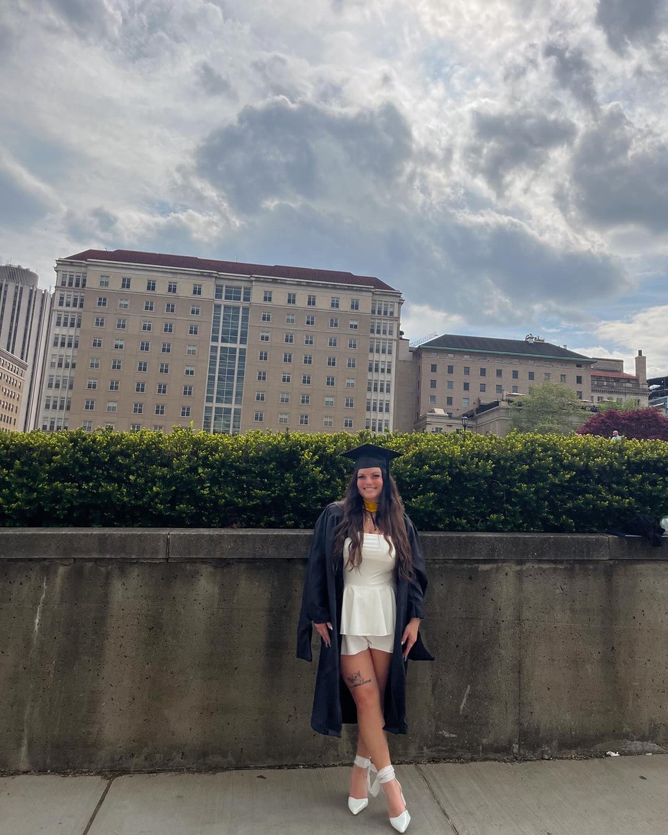 Madi_Rink's tweet photo. Officially official!!

Excited to announce that I have graduated with my Masters in Sports Science from @PittSHRS 

Grateful for this opportunity and all that I have learned this year!! #h2p 💛

On to the next! https://t.co/ruUKKF2Qub