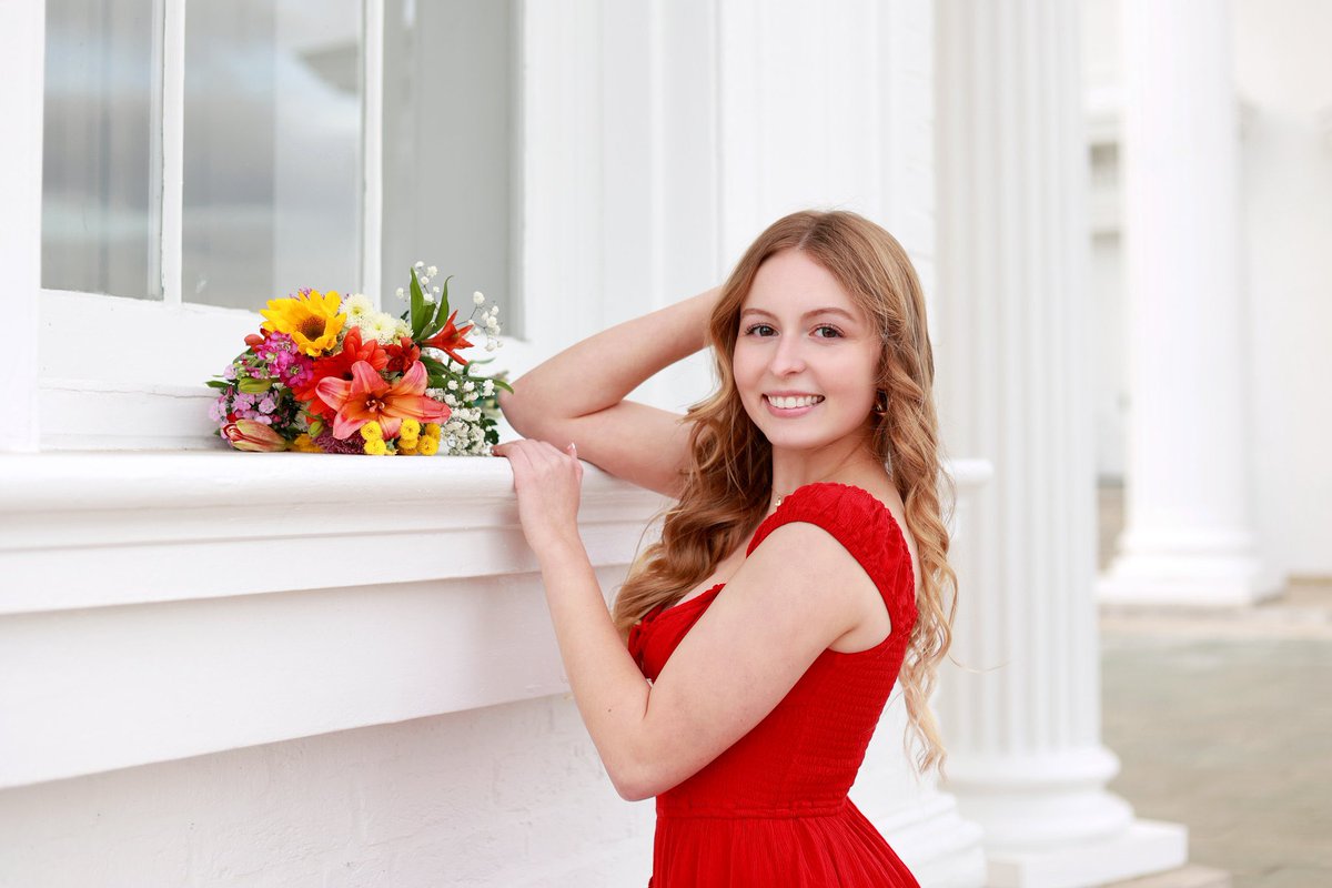 #SeniorSunday Graduation is 4 weeks from today. 🎓❤️