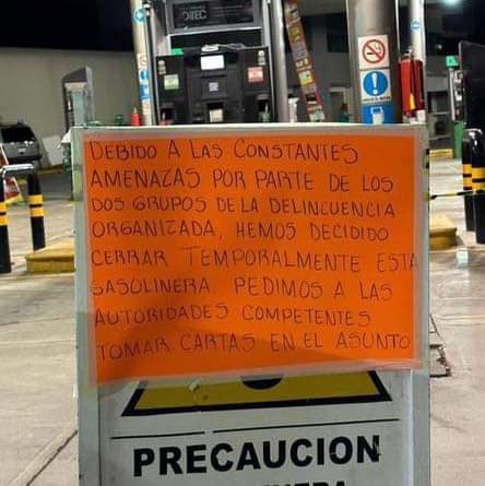Así las cosas en Apatzingán, Michoacán, ciudad y estado gobernados por Morena. 
Gasolineras cerradas, hoy con horario reducido debido a las amenazas del CO.
¿Esa es la continuidad que quieren?
¡Ya despierten, carajo!