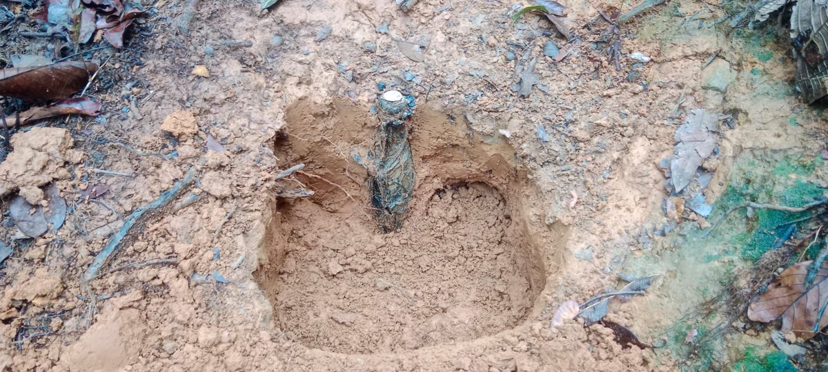 El Batallón de Desminado Humanitario N.° 7 destruyó una mina antipersonal, beneficiando a más de 6 familias de la vereda Las Flores que por temor no utilizaban uno de los caminos que los comunica con el municipio de San Carlos, #Antioquia.
#GarantesDelDesarrollo
#ColombiaSinMinas
