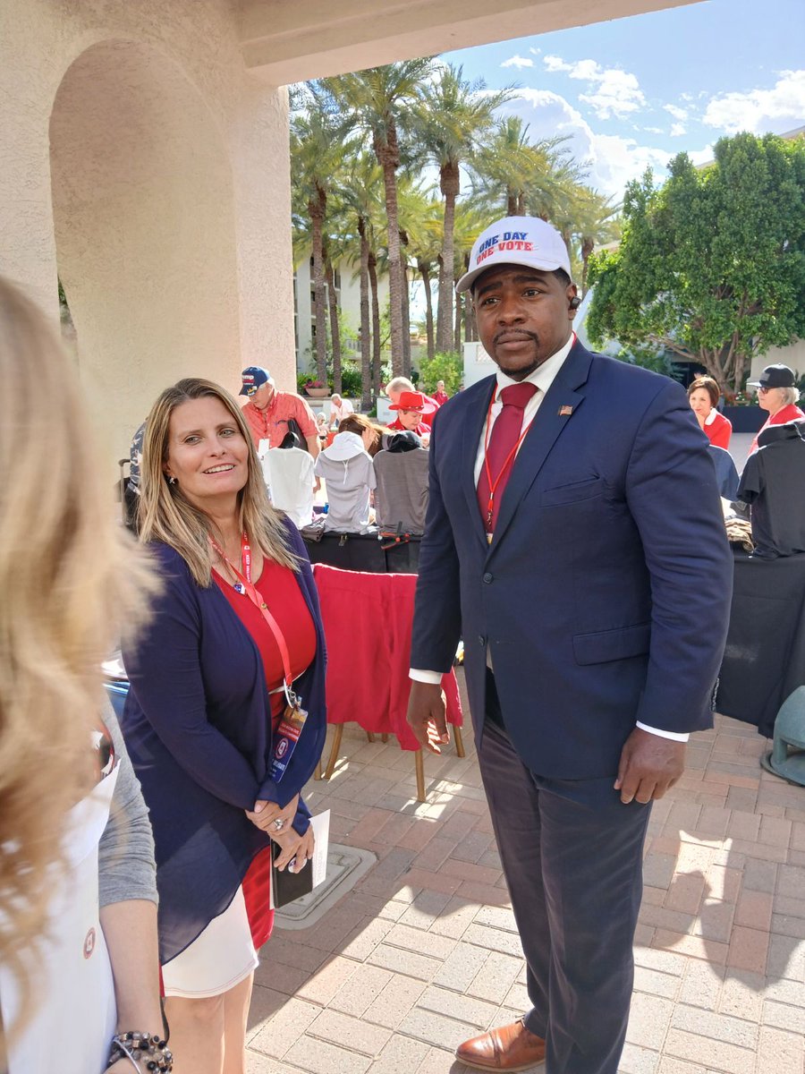 Hanging with enthusiast Jerone Davison for Congress supporters at MCRC meeting. We will sideline Greg Stanton and finally score and win for #AZCD4 residents. #jeronedavisonforcongress
Jeroneforcongress.com