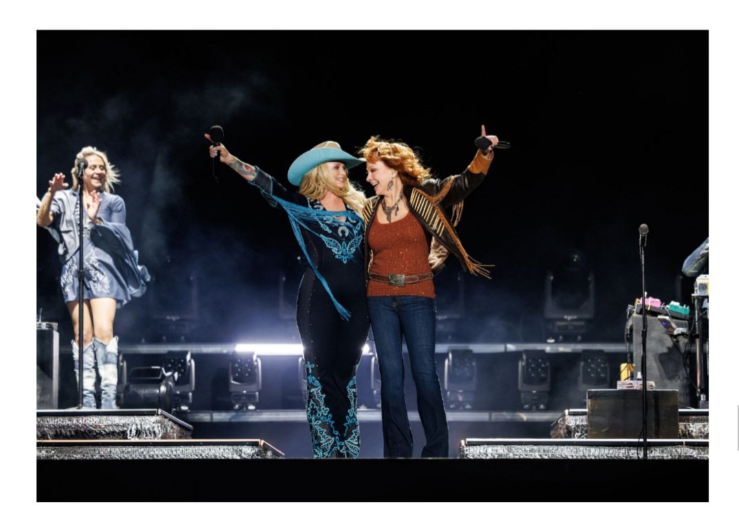 OnlyBlonder's tweet photo. Miranda Lambert had an iconic set at @Stagecoach proving why she's a legend and soneone who's always ready to share the stage with another Queen of Country - Reba McEntire! We love to see it! #mirandalambert #reba
#stagecoach2024 #queens #legends #Wranglers
#setitonfire https://t.co/09QWd0JFMk