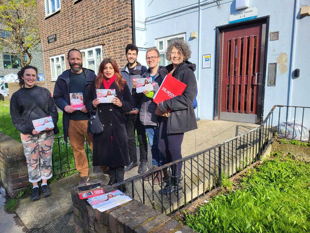 Super Sunday team out on the Crawford for @SadiqKhan @LabourMarina @LondonLabour And the 🌞 came along too! Great to have Lucy along for her 1st ever doorknocking session 😀