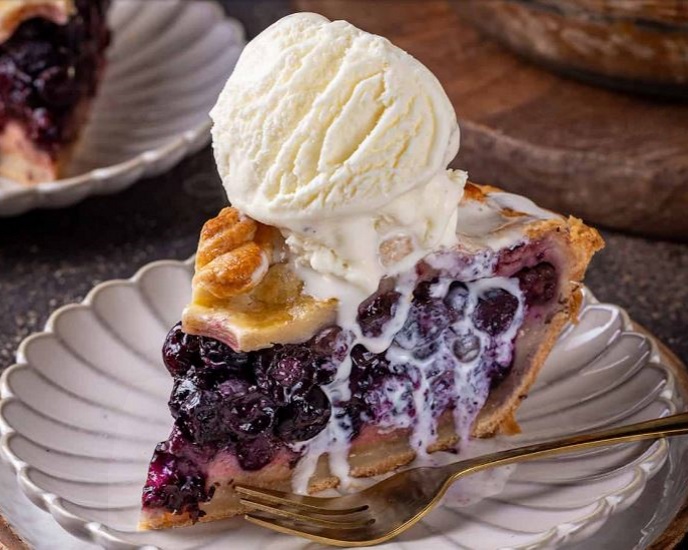 Happy Blueberry Pie Day! 🫐 #blueberrypieday #recipe rusticfamilyrecipes.com/blueberry-pie/