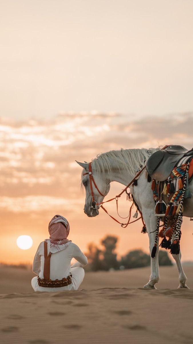 "ليست حياةُ الفتى إلا كرامتهُ
ساءَ الذليلُ مقاماً أينما نزلا"