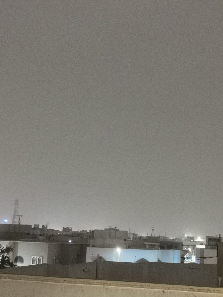 📌موجة غبار متوسطة تدخل الرياض مع رياح نشطة 9مساء الأحد 28 ابريل، وامطار على بعض احياء الرياض