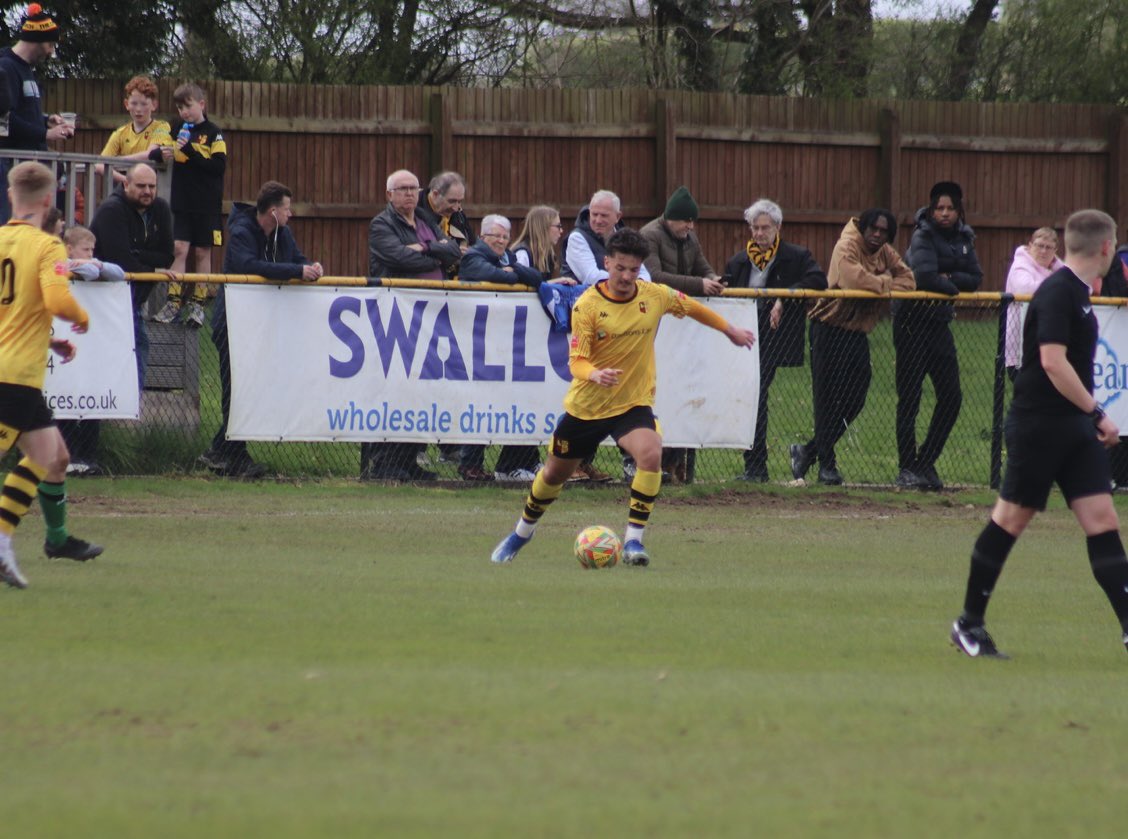 dylmitchell05's tweet photo. Big thank you to everyone involved @Alvechurch1st from the players, staff and fans for your support during my loan. Really enjoyed my time here over the past few months 💛🖤
UTC ⛪️ https://t.co/kb7CrsH5Qh