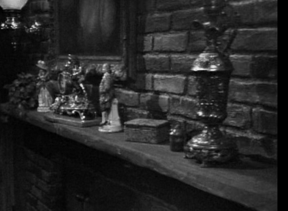 Laura left behind all of her valuable tchotchkes that she was so fussy about Mrs. Johnson dusting. E190
#DarkShadows