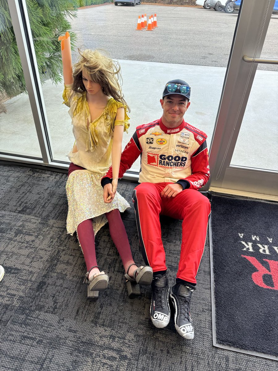 The winner of ⁦@IndyCar⁩ at ⁦@BarberMotorPark⁩ ⁦@smclaughlin93⁩ poses with Georgina ⁦@IndyCaronNBC⁩ ⁦@NBCSports⁩