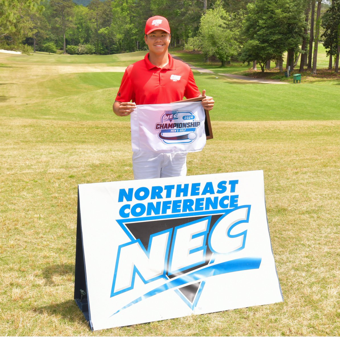 ⛳️𝘕𝘦𝘸 𝘙𝘦𝘤𝘰𝘳𝘥⛳️ Marcus Lim from @SHU_Golf is your 2024 #NECMGolf individual title after setting the 54-hole record shooting 8-under 208! #NECchamps🏆