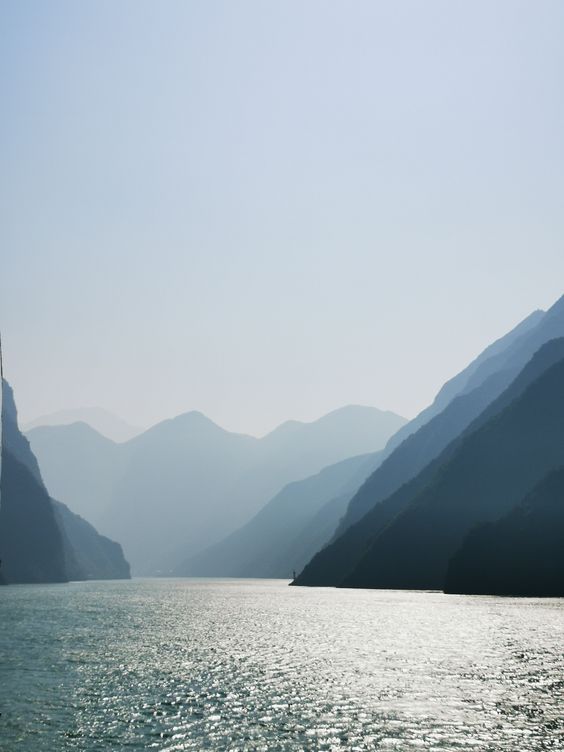 Wu Gorge of the Yangtze Three Gorges is calling you! 🚢 🙌 😍 #YangtzeRiver #ChinaTravel #CenturyCruises 🌐 #CruiseLife