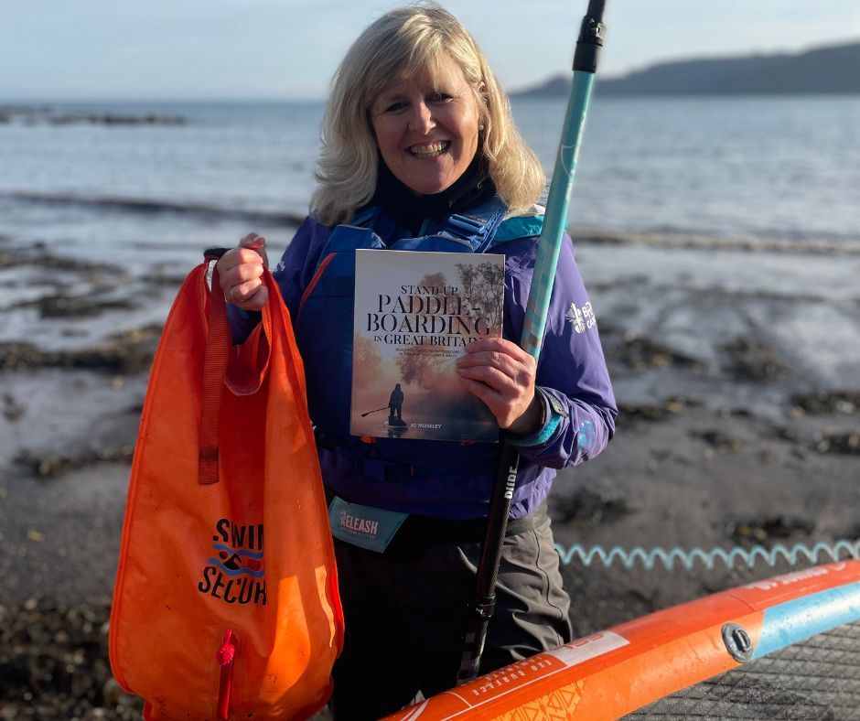 Get ready to paddleboard like a pro with our waterproof Dry Bags! Pack your gear, picnic, and maybe even an inspiring read like Jo Moseley's 'Stand-Up Paddleboarding in Great Britain.' Click for more info buff.ly/2QYJBxZ #SUP #Swimsecure