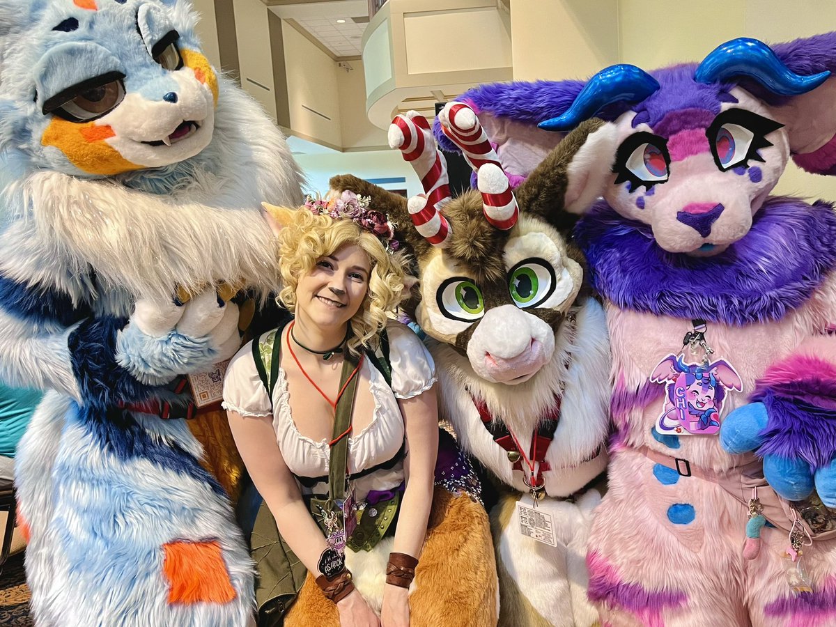 Had a wonderful day at Anime STL with these amazing fuzzies!! 💕 I love you all so much you are an amazing bunch~ 🤗

#animestl2024 #furries #fursuiters #furryfandom #fennecfox #fairygoat #reindeer #faun