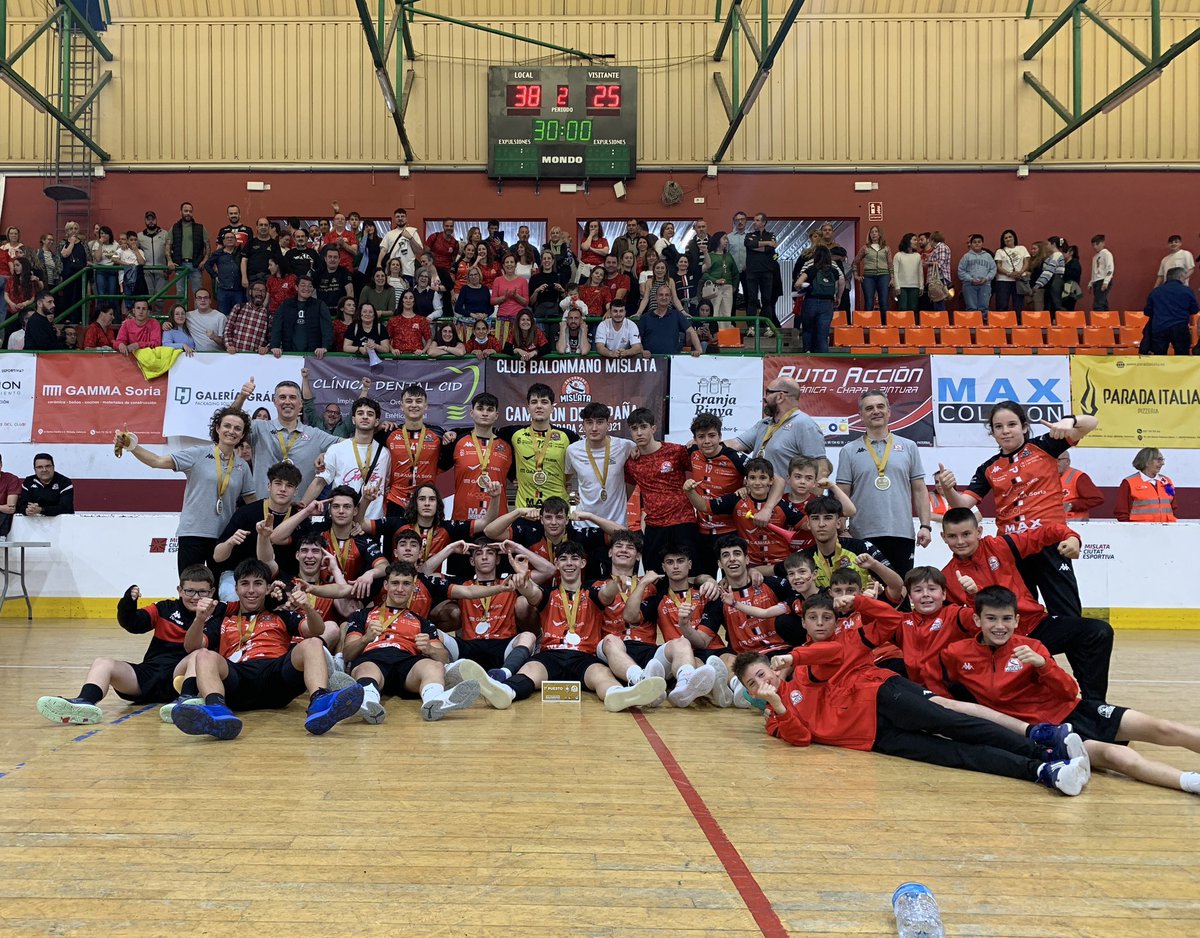 💥 ¡𝐂𝐋𝐀𝐒𝐈𝐅𝐈𝐂𝐀𝐃𝐎𝐒! Ellos son los 8⃣ finalistas del #CDEJuvenilBM - 𝐌𝐚𝐬𝐜𝐮𝐥𝐢𝐧𝐨

✔️ <a href="/BMCiudadDMalaga/">TROPS MÁLAGA BM.</a>
✔️ <a href="/FCBhandbol/">Barça Handbol</a> juvenil
✔️ <a href="/dominicosbm/">Balonmano Dominicos</a> 
✔️ <a href="/bmalcobendas/">Balonmano Alcobendas</a>
✔️ <a href="/CBLeganes/">C.Balonmano Leganés</a>
✔️ @bmalarcoscr 
✔️ <a href="/Bmmislata/">Balonmano Mislata</a> 
✔️ <a href="/bmbahiadalmeria/">CBM BAHÍA DE ALMERÍA</a> 

👏 ¡Enhorabuena!

#Balonmano