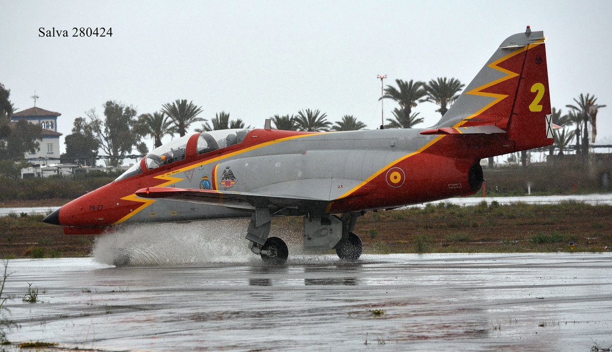 Tarde lluviosa en la Comarca del Mar Menor. Regreso de la @patrullaguila a la #BASanJavier después de su pasada en el Gran Premio de España de @MotoGP en el @CircuitoJerez (2/2). @EjercitoAire @SpottersMurcia