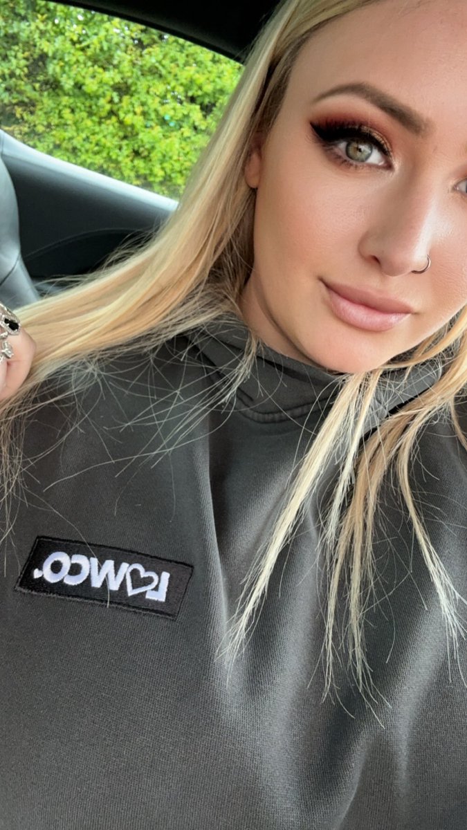 Busy weekend at a car show 🖤 I bought merch and you’re reimbursing like a good boy. Send £55 for my new hoodie 🔥