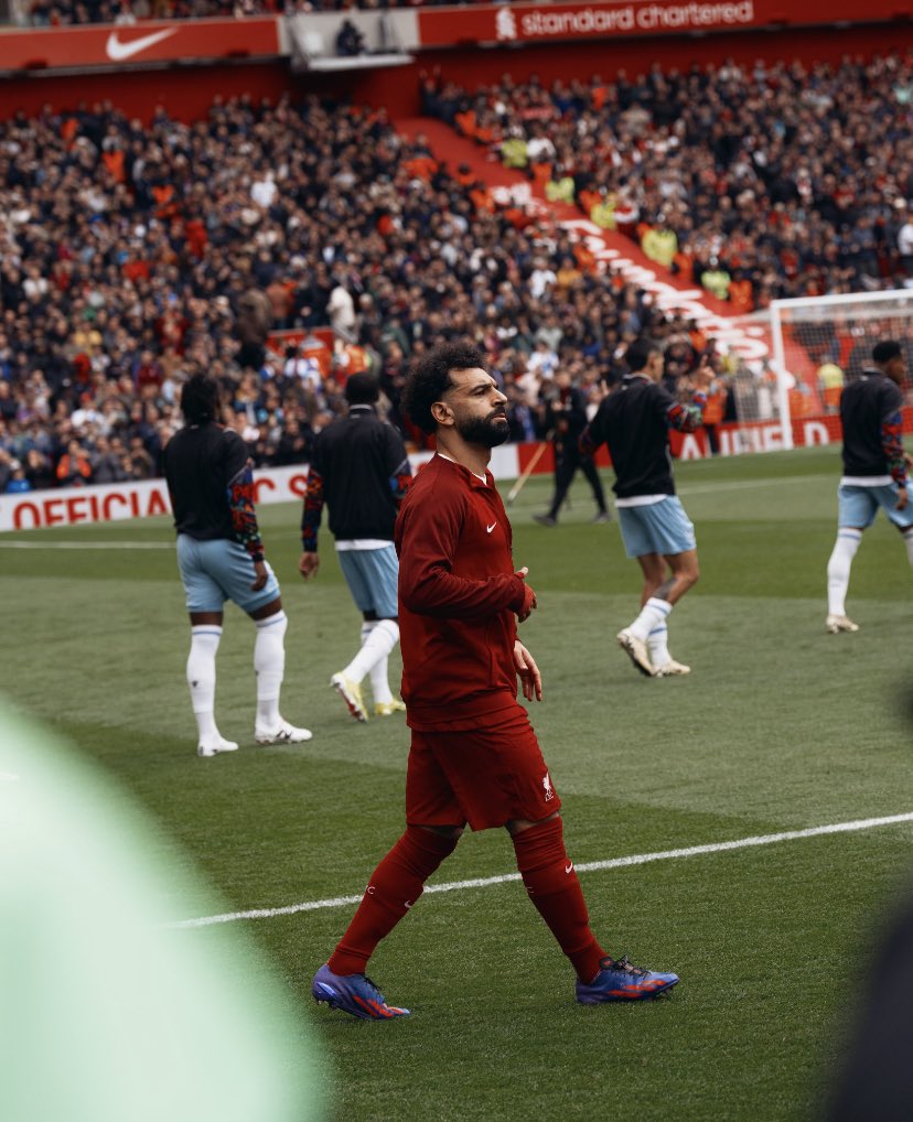 Les clubs d'Arabie Saoudite sont prêts à faire monter les enchères à 116M€ pour Mohamed Salah cet été et pourraient atteindre 175M€.

𝗦𝗼𝘂𝗿𝗰𝗲 : @SportsPeteO - 🟡
