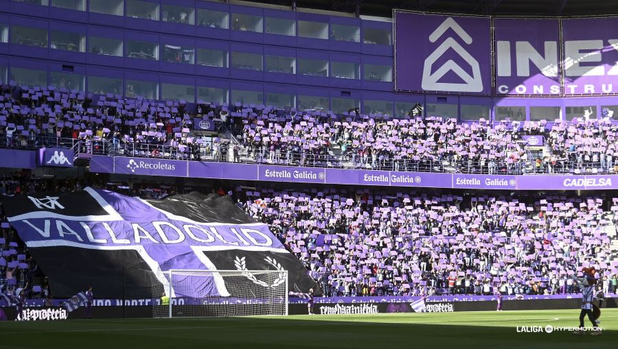 Ambientazo en el José Zorrilla.

El @realvalladolid está como un 🚀