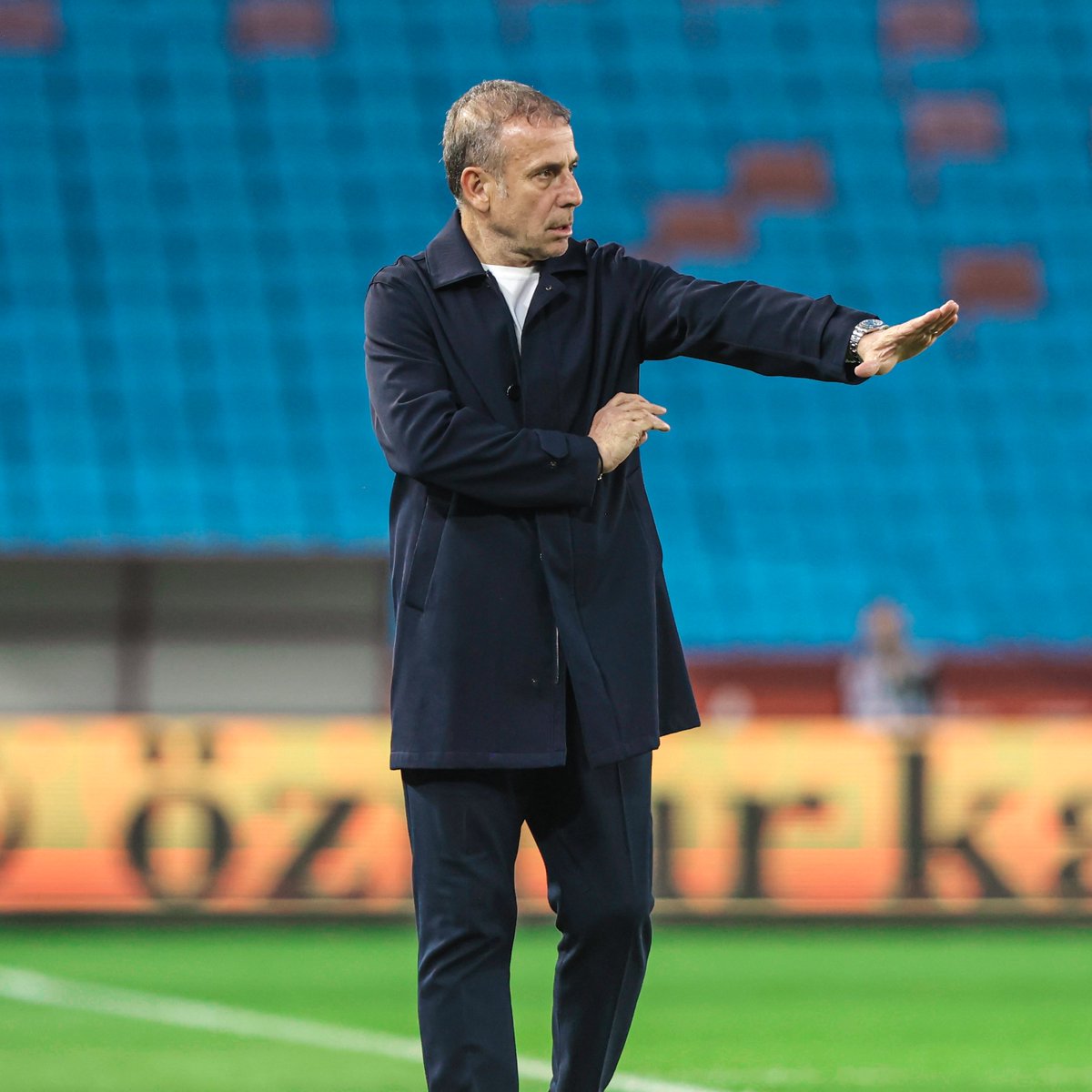 🔹 Abdullah Avcı: Trabzonspor taraftarı olmayınca bir kişi eksik oynuyoruz. Gelecek sezon bizi yalnız bırakmasınlar.