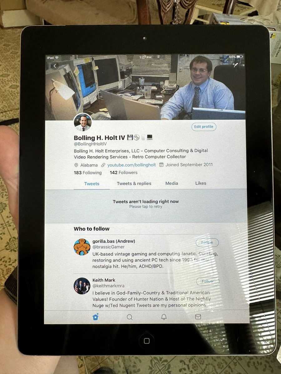 BollingHHoltIV's tweet photo. Playing with an iPad 2, iOS 9.3.6. X works… sort of. Was there a version of Outlook for iOS 9? Any ideas for cool/useful things to do on an older iPad? #ipad #ipad2 https://t.co/6LBs9l6h4z