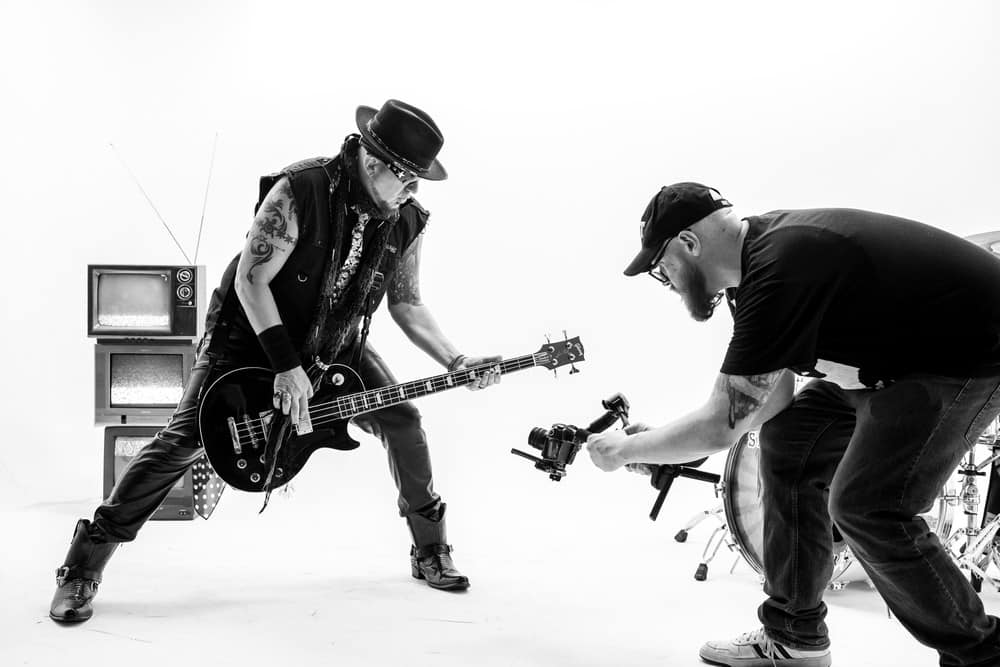 Streetlight Circus (@slcircus) on Twitter photo Lean Into It: Streetlight Circus singer, bassist, and Mad Hatter David Shaw mugs for the camera during the Kisses Like Bullets video shoot.
New single/video: May 17
New EP: June 28
Golden Robot Records <a href="/GoldenRobotRcds/">Golden Robot Records</a>
📷 Dima James
📷 bruce_videography_services Lean Into It: Streetlight Circus singer, bassist, and Mad Hatter David Shaw mugs for the camera during the Kisses Like Bullets video shoot.
New single/video: May 17
New EP: June 28
Golden Robot Records <a href="/GoldenRobotRcds/">Golden Robot Records</a>
📷 Dima James
📷 bruce_videography_services