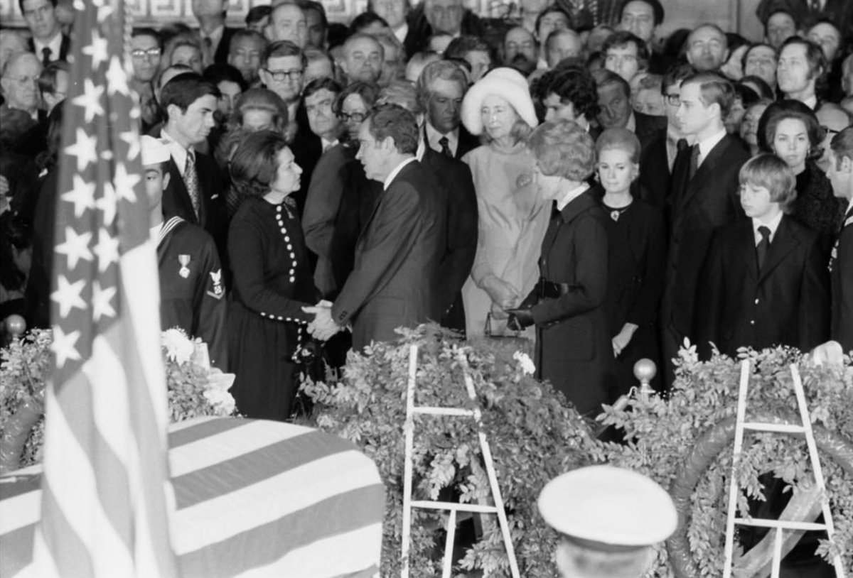 DID YOU KNOW? Every US President is asked to begin planning their own funeral service shortly after taking office NOW YOU KNOW! #POTUS 🇺🇸