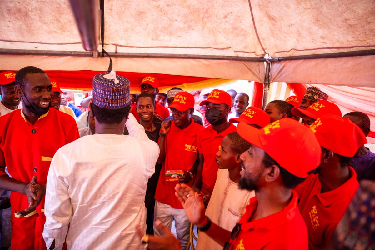 In line with my aspiration to see our young people explore the resources in our local communities to earn productive living, through our '1 LGA, 1 Product' campaign, I visited Gwale Local Government Area of Kano State today to encourage the 27 year old Zahrahdeen Yahaya and his…