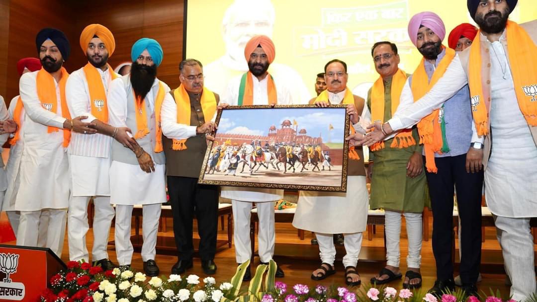 GaganSawhney9's tweet photo. सिख कौम के लिए अगर सही मायने में किसी ने काम किया है, तो वो हमारे प्रधानमंत्री श्री @narendramodi जी ने किया है।
भाजपा मुख्यालय में @BJP4India के अध्यक्ष श्री @JPNadda जी सचिव @mssirsa जी की उपस्थिति में दिल्ली सिख समाज के काफी सदस्य भाजपा परिवार में शामिल हुए #SikhWithModi https://t.co/xx0hG6SNi0
