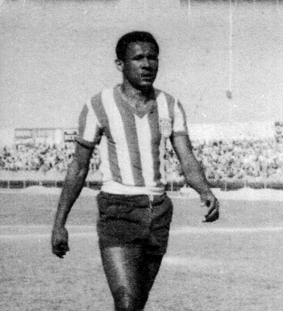 La primera vez que en calidad de visitante @Rayados venció a @ClubNecaxa fue: 4 Oct 1962 Olímpico Universitario Esa tarde con solitario gol de Newton Laurenco “Humaita” el Monterrey ganó 1-0. Por cierto, en esa época de los 60s, “Humaita” le hizo seis goles a los necaxistas!!!