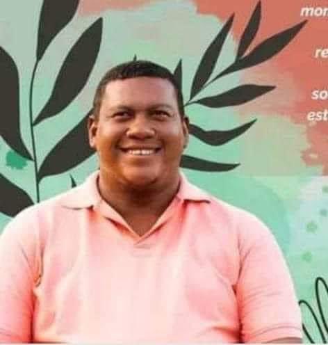 Siempre que nos preguntan ¿qué es un líder social? tratamos de definir a personas como Samuel que piensan en colectivo y actúan siempre para el bienestar de sus comunidades. Es una gran pérdida para el sur de la Guajira el retorno a la tierra del gran Samuel Arregocés.…