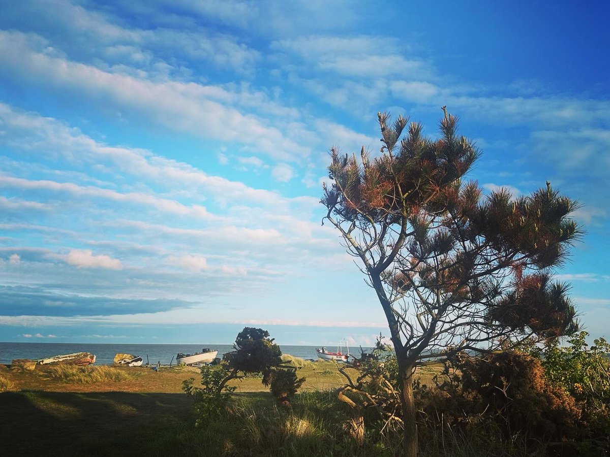 A beautiful evening at the beach tonight with friends #suffolk #beachhut #friends