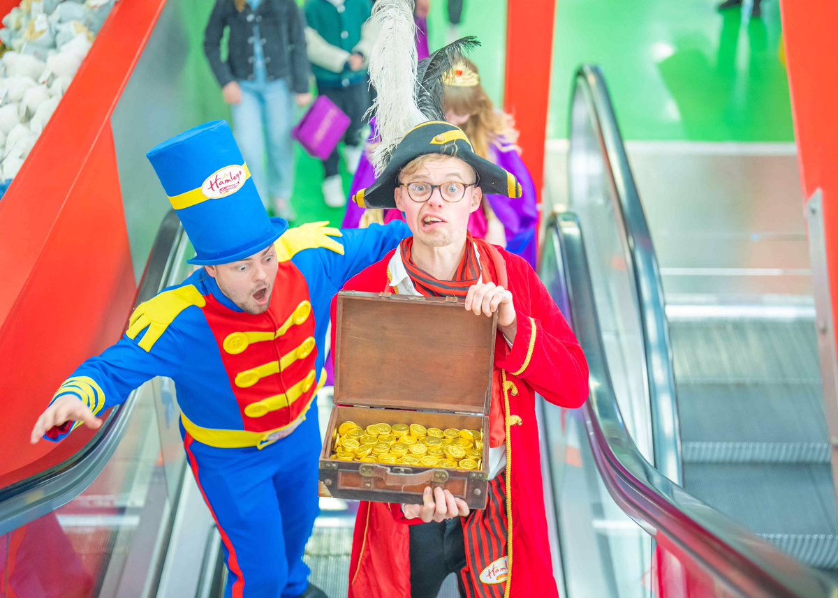 We don't know about you, but Toy Soldier is pretty sure that Pirate didn't just 'borrow' the Princess' treasure... See if you can catch Pirate before they cause any more mischief in Hamleys this weekend! We're sure they wouldn't mind sharing Princess' treasure with you! 🏴‍☠️✨