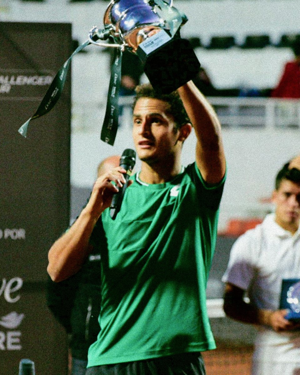 ATPChallenger's tweet photo. 🇵🇪 🇵🇪 🇵🇪

Gonzalo Bueno joins Juan Pablo Varillas as the only players from Peru with multiple titles in a season over the last 15 years!

#ATPChallenger | @LegionSudam https://t.co/ZfAC47Xdlp