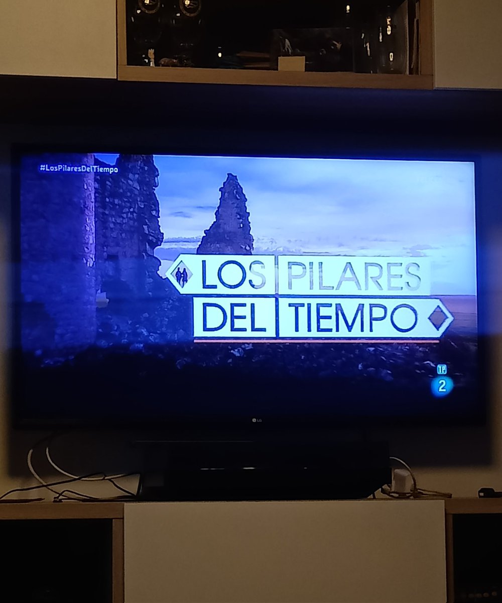 ¡Vamos! Que ya empiezan #LosPilaresDelTiempo en @la2_tve Hoy @Lidia_San_Jose y @_LeonorMartin_ nos descubren piedras romanas. Y, claro, tiene que salir el acueducto de Segovia, y quién mejor que @antigua_roma para hablarnos de él.