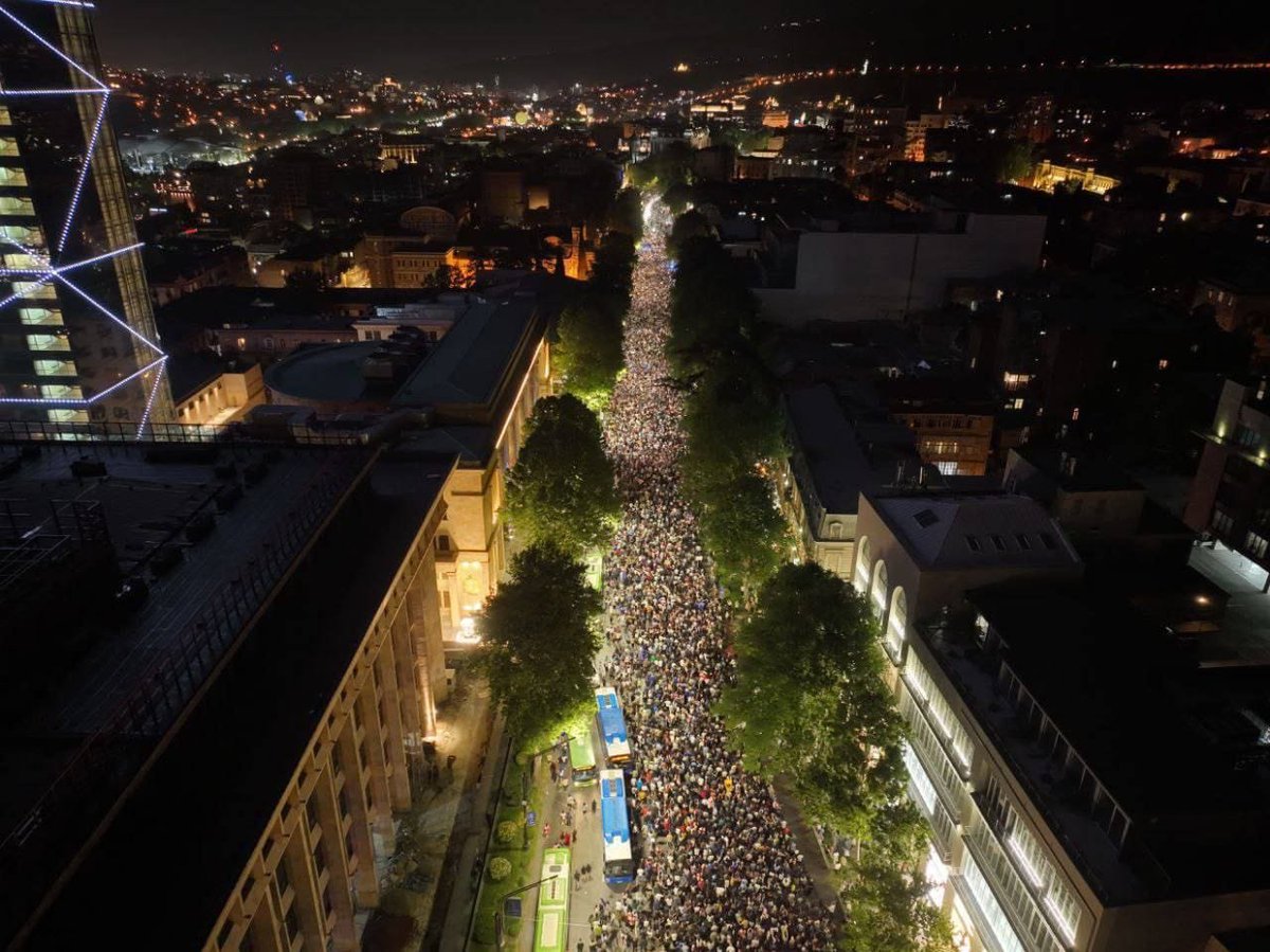 ✔️ 🇬🇪 в Тбилиси в эти минуты мега-протест против пропутинской антинациональной власти Грузии..