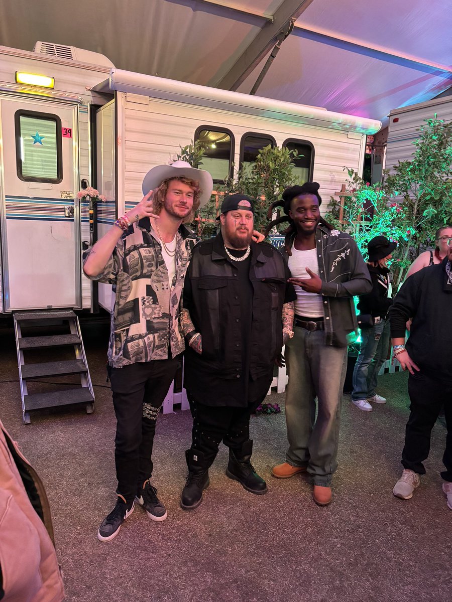 Shaboozey links up with @yunggravy & @JellyRoll615 at @Stagecoach