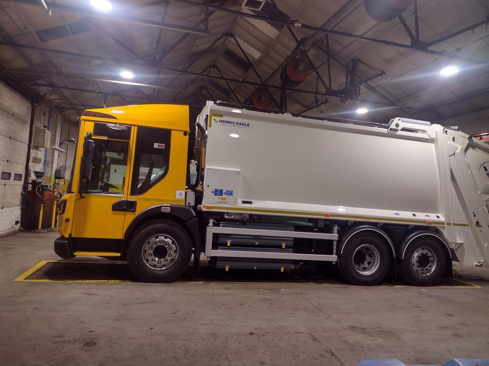 Ashfield councils new electric dustbin wagon on trial. Nottingham city council already have 2 called binderella and trash Gordon and will save 32k/yr in running costs. @ecocars1 @KateFantom