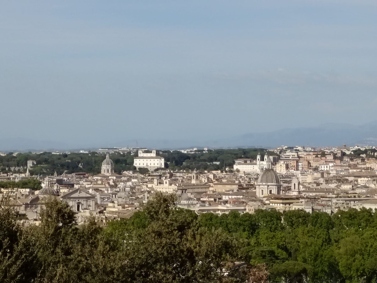 Dal Gianicolo. Sullo sfondo Villa Medici