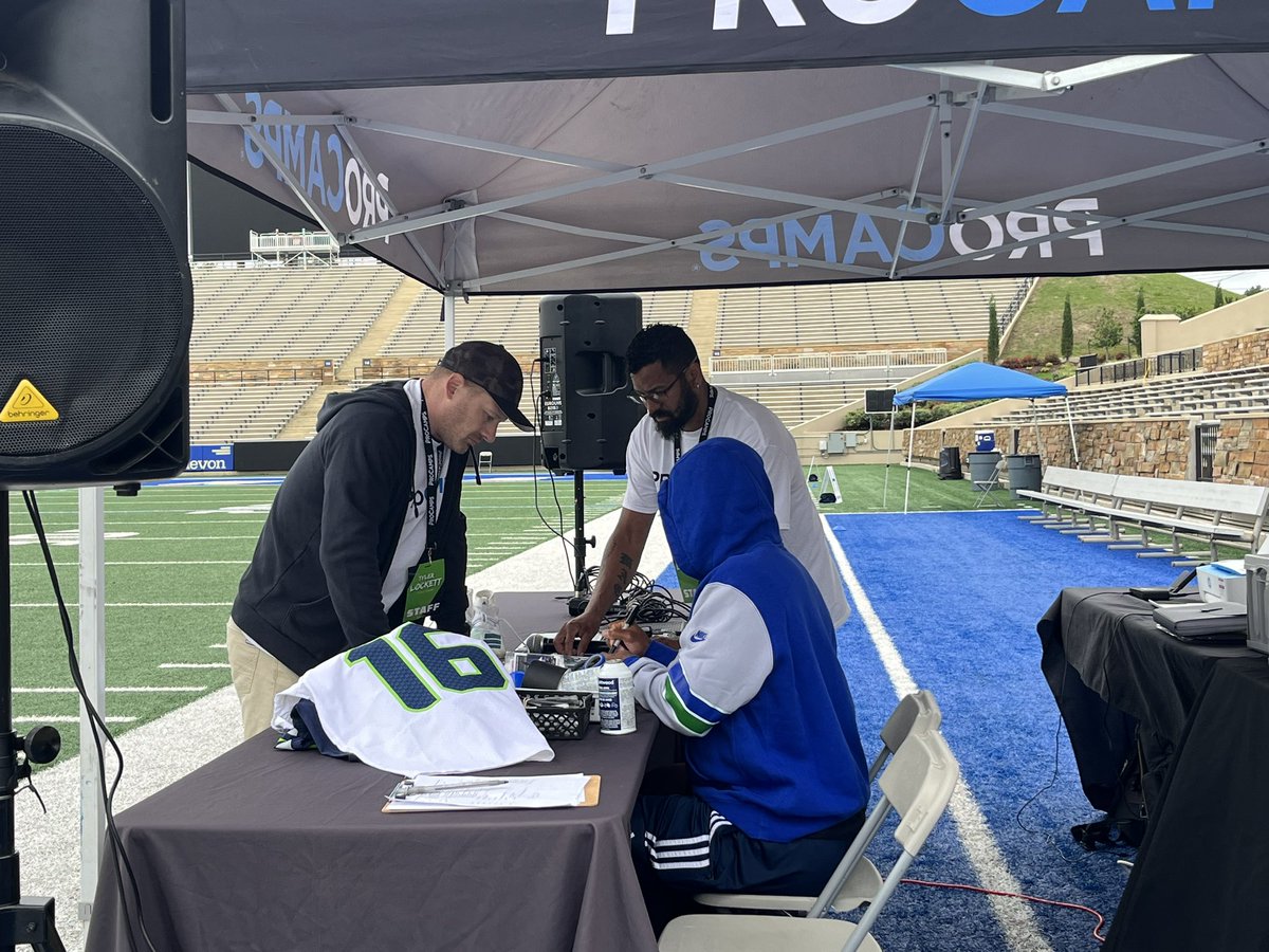 hawk_quill's tweet photo. A great day with @TDLockett12 at @ProCamps in Tulsa Oklahoma https://t.co/z8OytamgEm