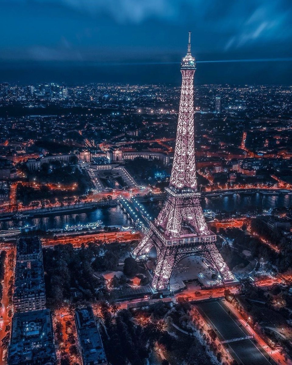 Eiffel Tower - Paris, France 🇫🇷