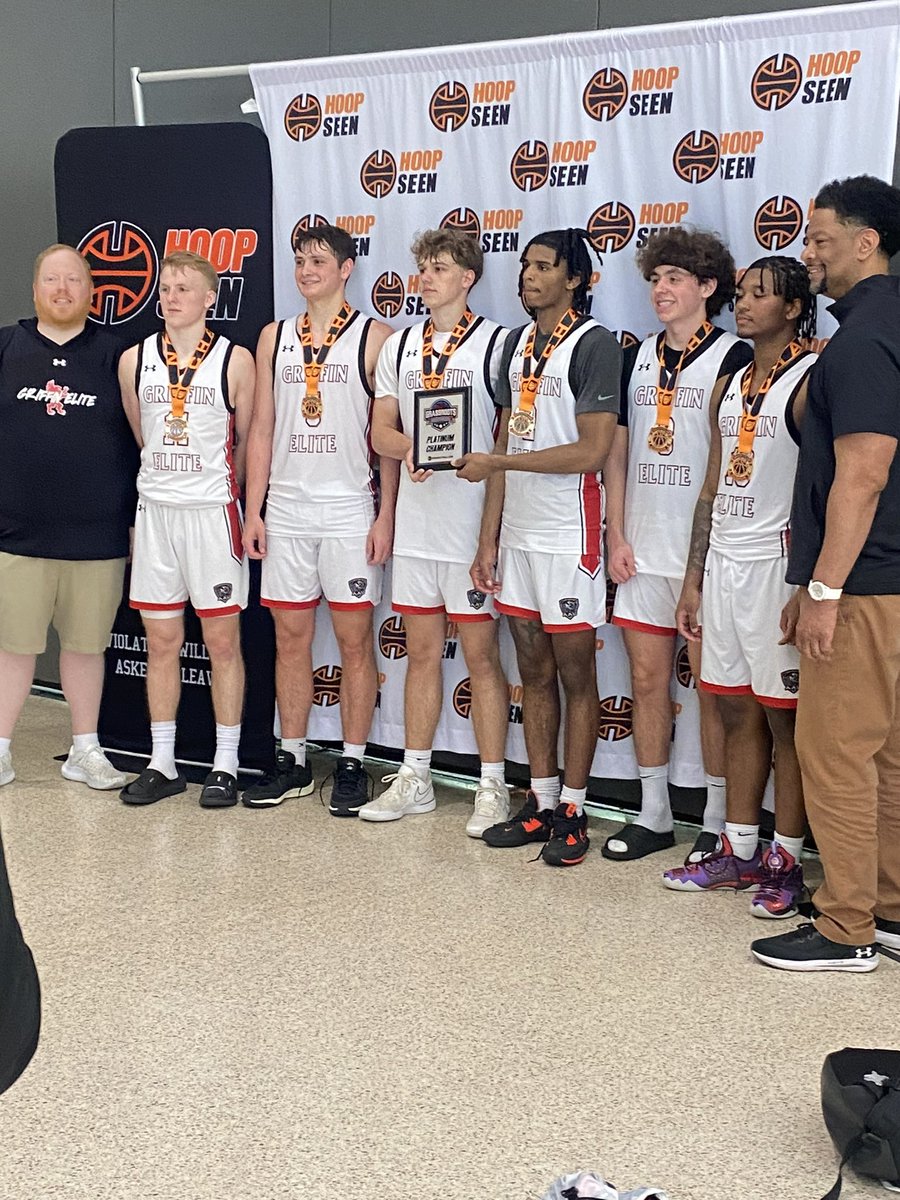 17u @RiseCircuit with a 57-34 win over @FloridaProHoops to win the @hoopseen @Ohio_Basketball Championship 🏆 @daytonwilliams_ 9/3/3 @maddoxhuff 20/4/2 @JonahButler35 10/6/2 @Josiah_lawson4 2 with assist and stl @SawyerThompso15 5/4/7 @HaydenBlakeman2 10/3/2 🔴⚪️⚫️