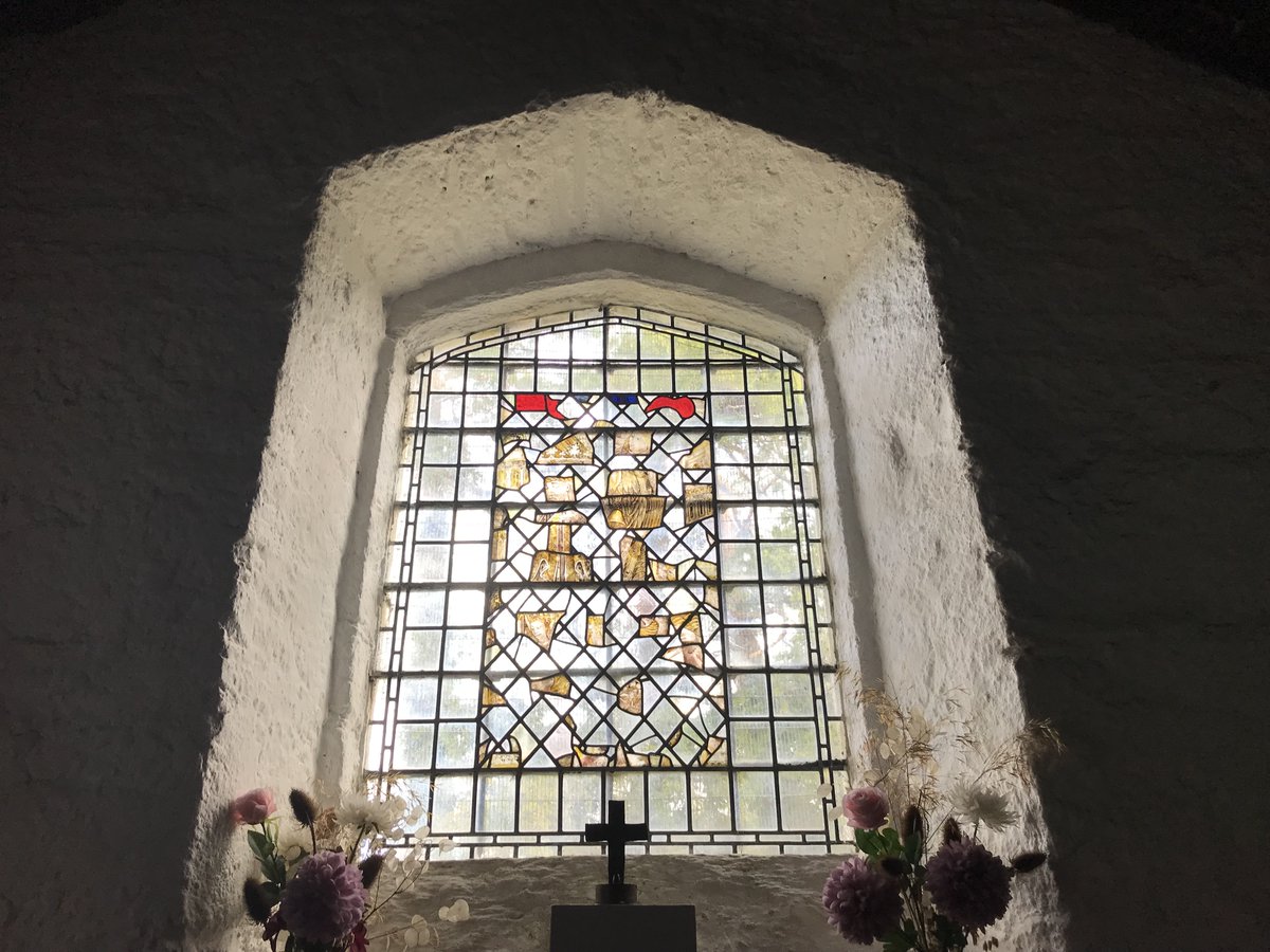 #StainedGlassSunday
Early 16th century fragments of glass 
St Gwyddelan's church, Dolwyddelan #Conwy    
The present church was built by Meredudd ap Ieuan ap Robert, ancestor of the influential Wynn family of #GwydirCastle #NorthWales #medievaltwitter 
📸My own